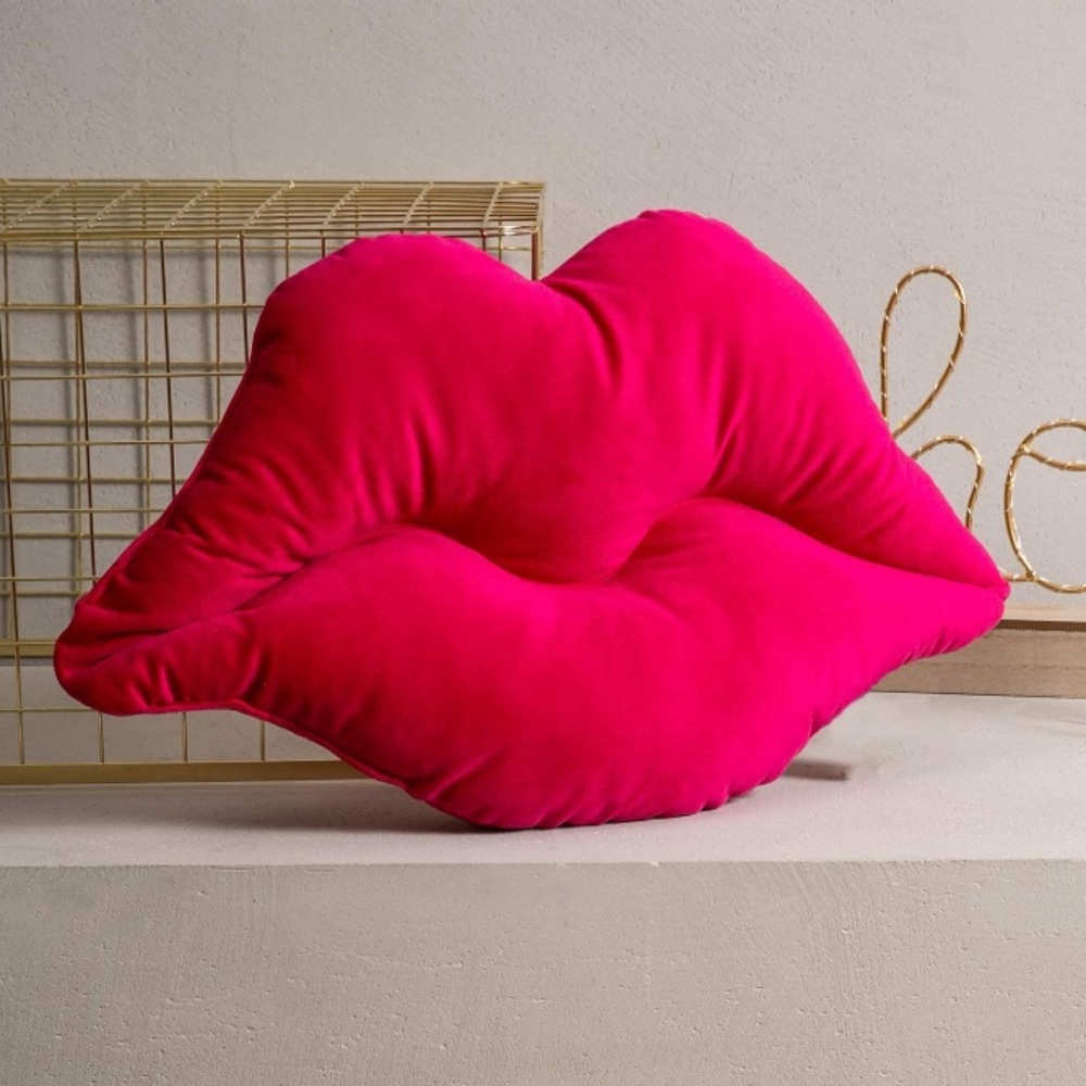 ROSY PINK VELVET 👄 LIPS HOME ESSENTIAL PILLOW…NEW